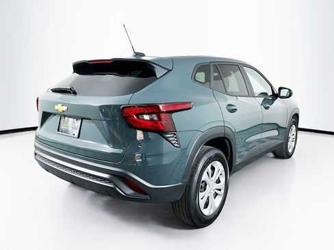 Used 2025 Chevrolet Trax LS image 9