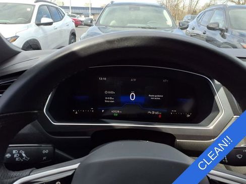 Used 2023 Volkswagen Tiguan SE R-Line image 12