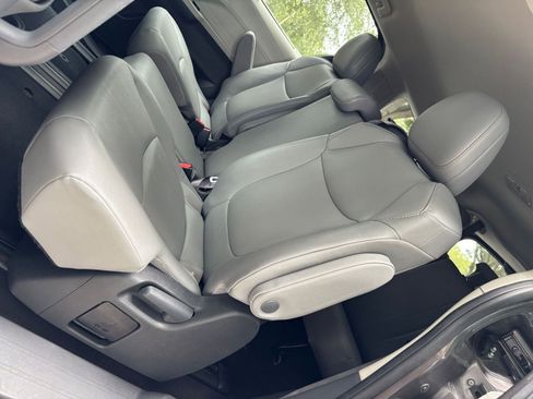 Used 2024 Toyota Sienna XLE FWD image 42