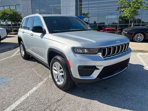 Used 2024 Jeep Grand Cherokee Laredo X w/ Luxury Tech Group I AWD/4WD image 7