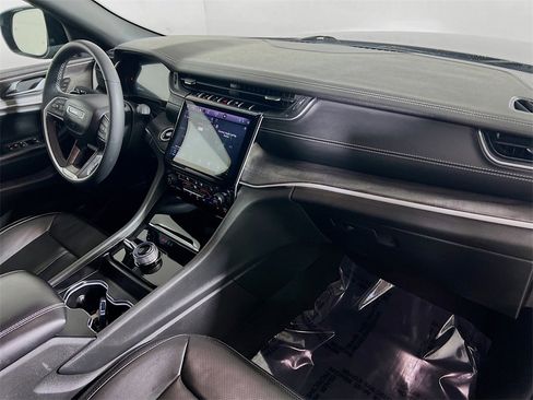 Used 2024 Jeep Grand Cherokee L Limited w/ Luxury Tech Group II image 27