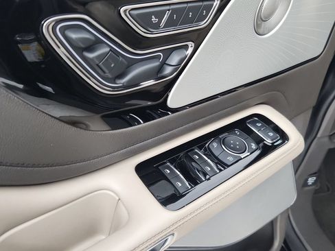 Used 2020 Lincoln Aviator Reserve w/ Equipment Group 202A AWD/4WD image 23