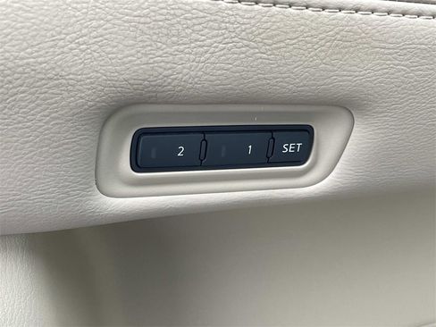 Used 2014 Nissan Pathfinder SL image 22