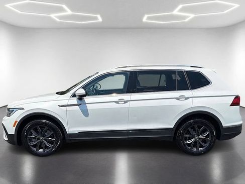 Used 2023 Volkswagen Tiguan SE AWD/4WD image 9