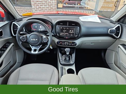 Used 2025 Kia Soul LX FWD image 9