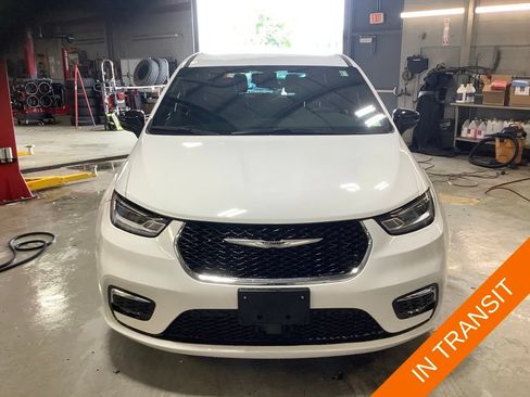 Certified 2026 Chrysler Pacifica Select FWD image 8