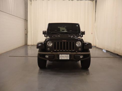 Used 2016 Jeep Wrangler Sahara image 3