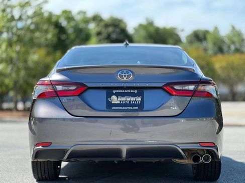 Used 2022 Toyota Camry SE FWD image 6
