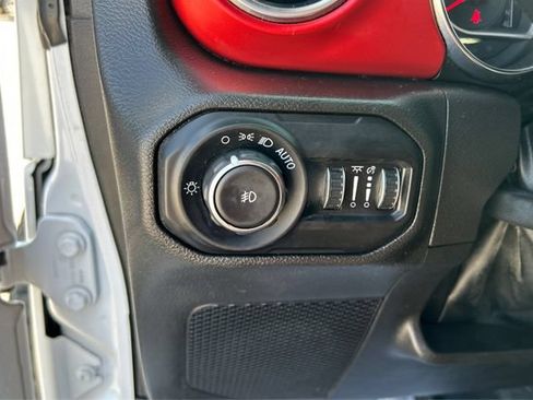 Used 2022 Jeep Wrangler Unlimited Rubicon w/ LED Lighting Group AWD/4WD image 18
