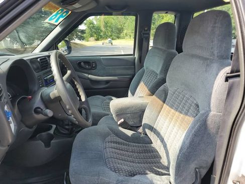 Used 1998 Chevrolet S10 Pickup LS w/ Preferred Equipment Group RWD image 5