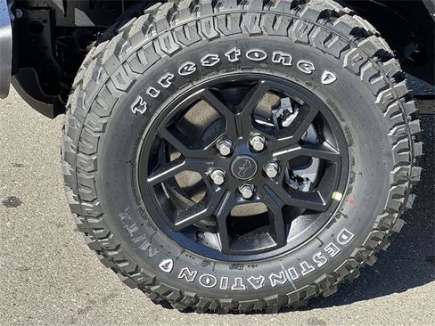 New 2025 Jeep Gladiator Sport image 16