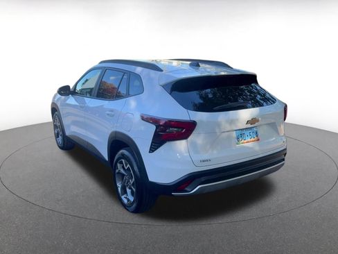 Used 2025 Chevrolet Trax LT image 11