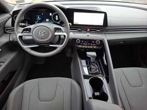 Used 2023 Hyundai Elantra SEL w/ Convenience Package image 11