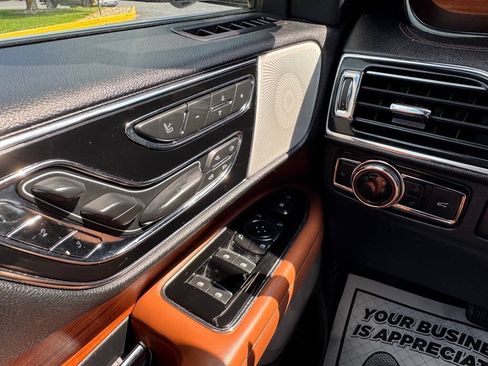 Used 2019 Lincoln Navigator Reserve AWD/4WD image 20