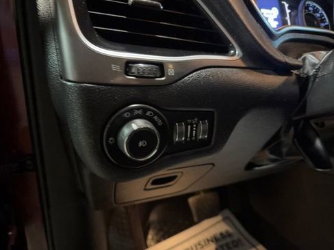 Used 2019 Jeep Cherokee Latitude Plus w/ Cold Weather Group image 13