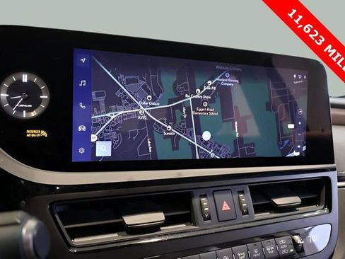 Used 2025 Lexus ES 300h w/ Premium Package image 31