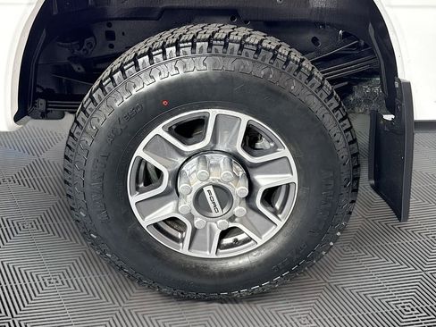 Used 2024 Ford F350 Lariat w/ Lariat Ultimate Package AWD/4WD image 32