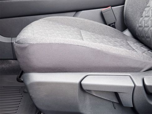 New 2025 Nissan Kicks SV image 18