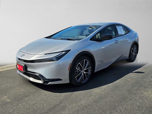 Certified 2026 Toyota Prius XLE FWD image 7