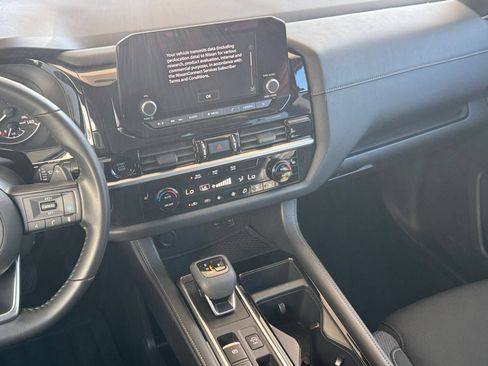 Used 2025 Nissan Pathfinder SV FWD image 20