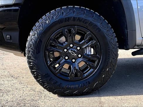 Used 2024 Chevrolet Silverado 1500 ZR2 image 12