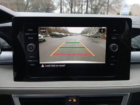 New 2025 Volkswagen Taos SE image 19