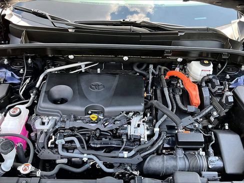 Used 2021 Toyota Venza LE image 30