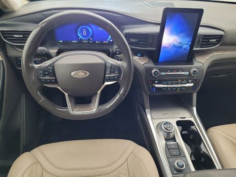 Used 2020 Ford Explorer Platinum w/ Premium Technology Package AWD/4WD image 22