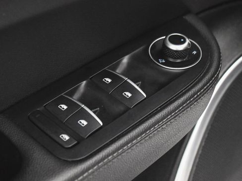 Used 2022 Alfa Romeo Giulia Veloce image 9