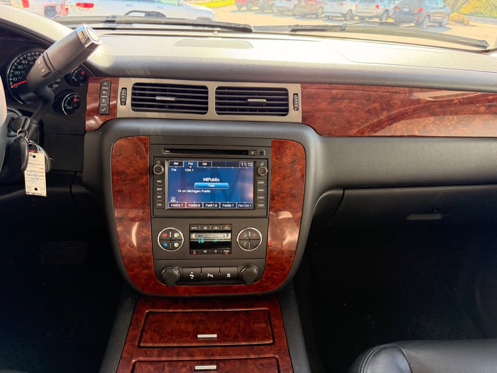 Used 2010 Chevrolet Avalanche LTZ AWD/4WD image 23