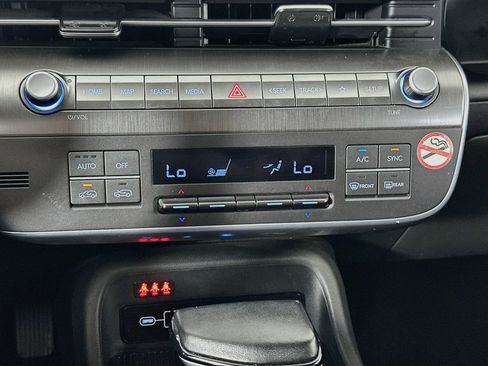 Used 2025 Hyundai Kona SEL FWD image 24