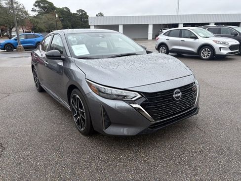 Used 2025 Nissan Sentra SR image 2