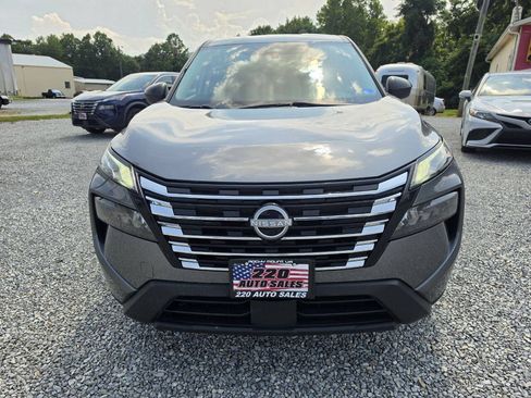 Used 2024 Nissan Rogue S AWD/4WD image 2