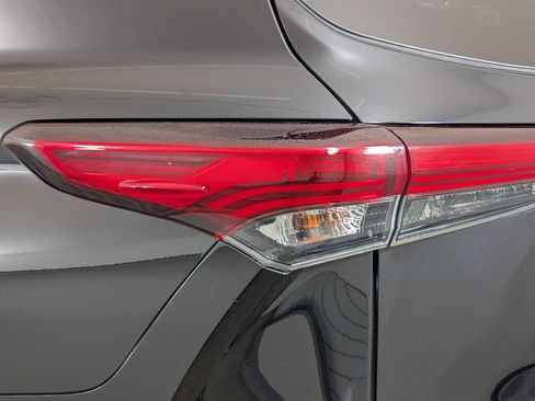 Used 2020 Toyota Highlander XLE image 15