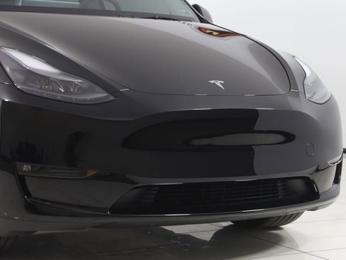 Used 2025 Tesla Model Y Long Range image 36