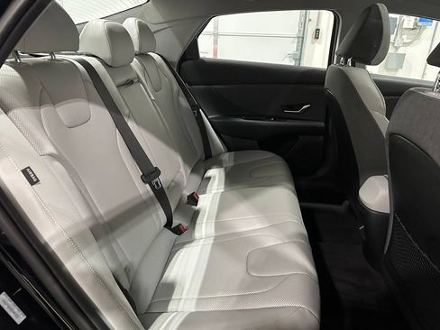 Used 2025 Hyundai Elantra Limited FWD image 38