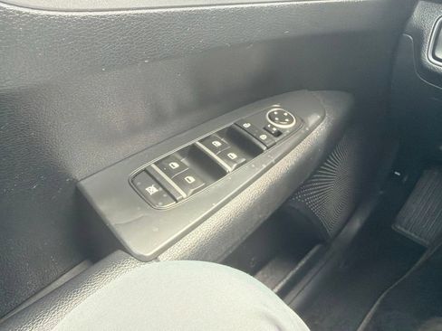 Used 2019 Kia Forte LXS FWD image 18