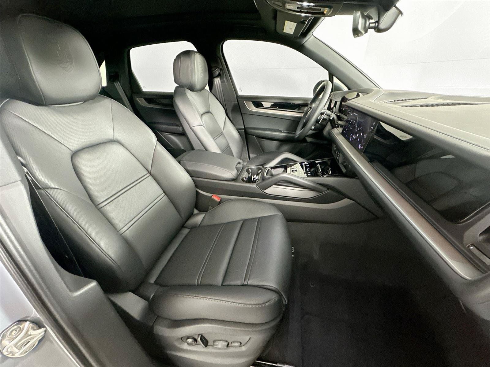 Certified 2026 Porsche Cayenne AWD/4WD image 27
