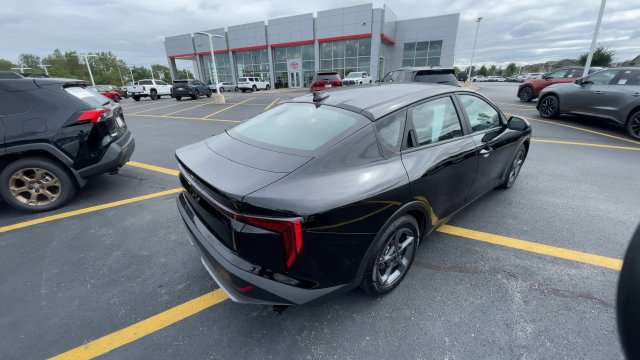 Used 2025 Kia K4 FWD image 2