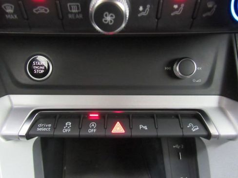 Used 2022 Audi Q3 2.0T Premium Plus w/ Premium Plus Package image 46