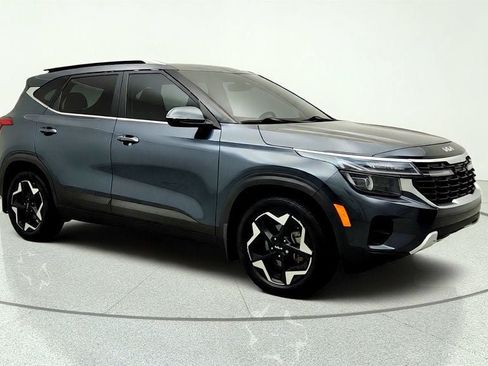 Used 2024 Kia Seltos EX FWD image 3