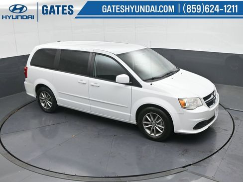Used 2016 Dodge Grand Caravan SE image 38