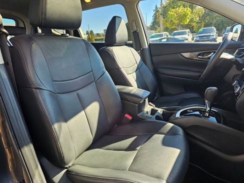 Used 2016 Nissan Rogue SL image 8