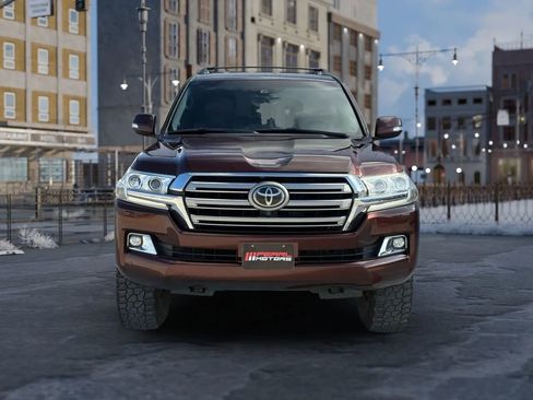 Used 2016 Toyota Land Cruiser Sport Utility 4D image 33