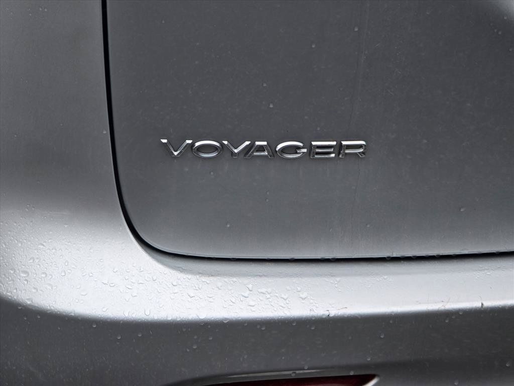 Used 2023 Chrysler Voyager LX FWD image 15