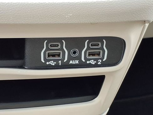 Used 2023 Chrysler Pacifica Touring-L FWD image 19