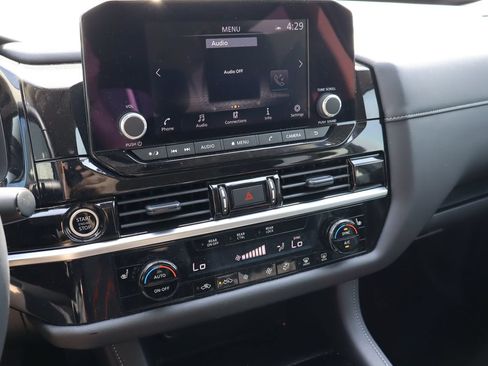 Used 2024 Nissan Pathfinder SV FWD image 7