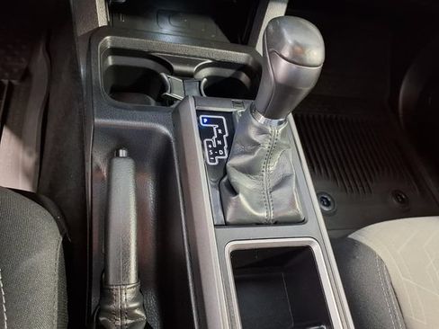 Used 2022 Toyota Tacoma TRD Sport AWD/4WD image 15