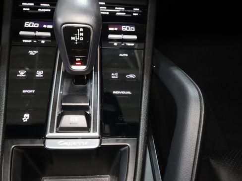 Used 2020 Porsche Cayenne AWD/4WD image 21