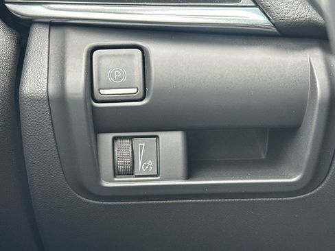 Used 2023 Cadillac CT4 Luxury w/ Cold Weather Package RWD image 33